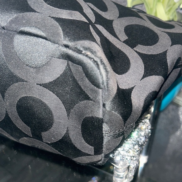 Coach (Rehab) Black Signature Chain/Leather Shoulder Bag - Picture 9 of 13